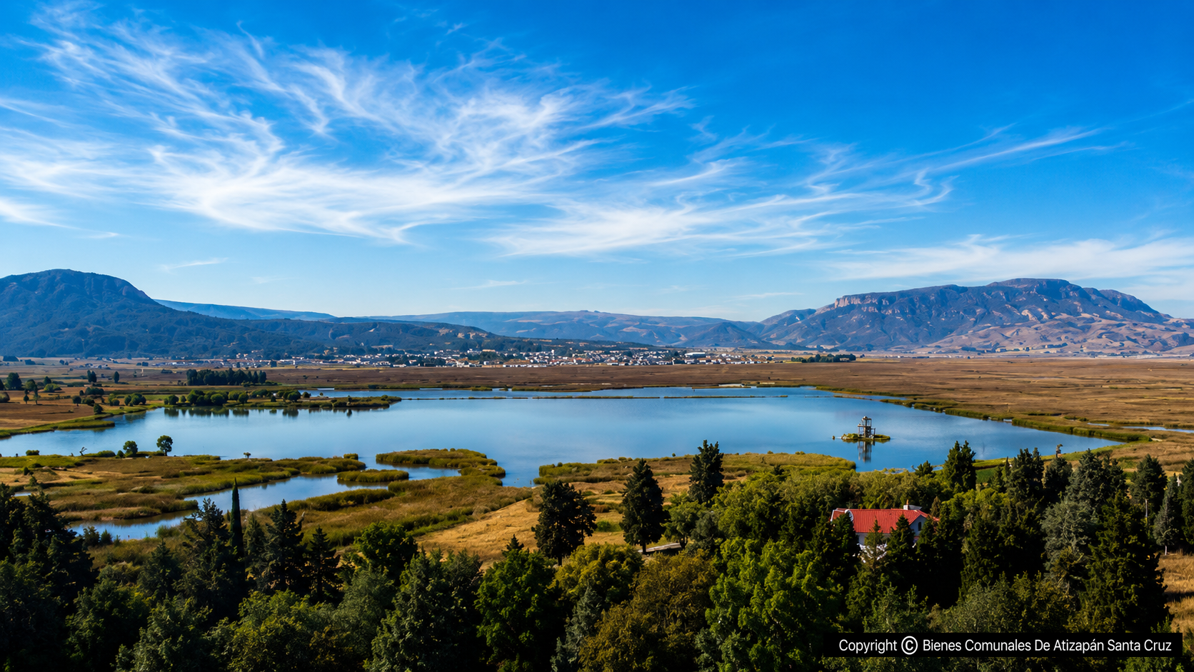 Vista Panorámica De La Laguna De Atizapán Santa Cruz